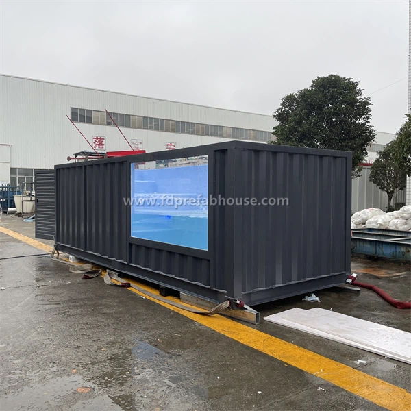 La piscine Creative 20-foot Shipping Container aux États-Unis